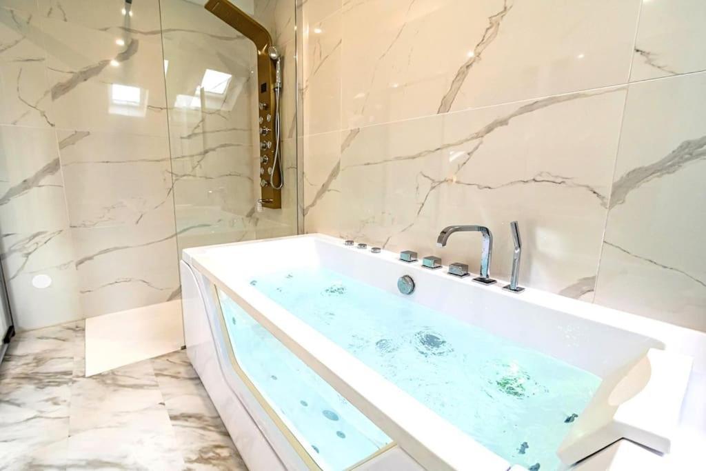 Oasis Chic - Spa Prive & Cinema Reims Eksteriør bilde